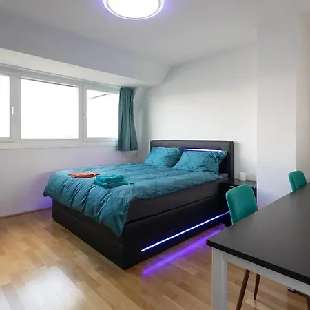 Private Room With Ac- Microwave, Personal Fridge & Metro Access - 7 Min To Center Vienna Exterior photo