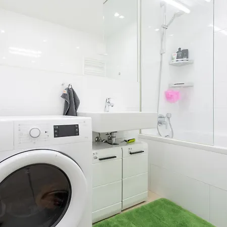 Private Room With Ac- Microwave, Personal Fridge & Metro Access - 7 Min To Center Vienna Exterior photo