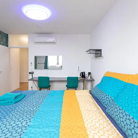 Private Room With Ac- Microwave, Personal Fridge & Metro Access - 7 Min To Center Vienna Exterior photo