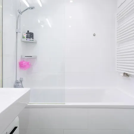 Private Room With Ac- Microwave, Personal Fridge & Metro Access - 7 Min To Center Vienna Exterior photo