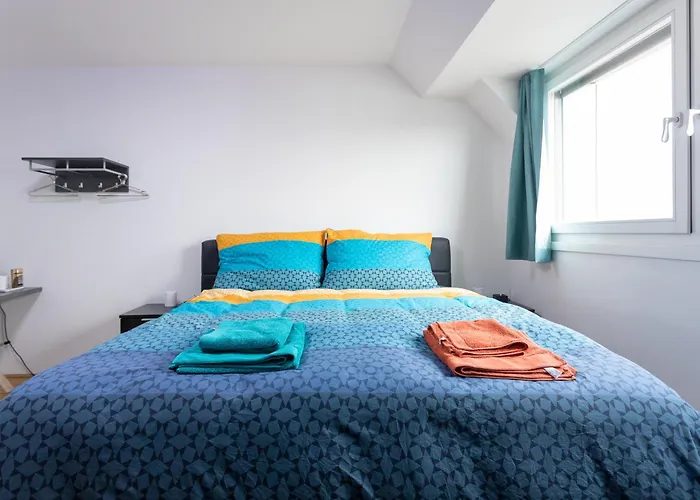 Private Room With Ac- Microwave, Personal Fridge & Metro Access - 7 Min To Center