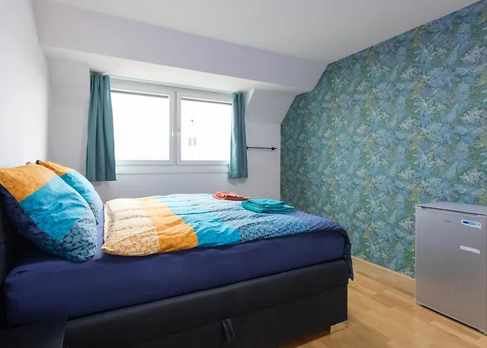 Private Room With Ac- Microwave, Personal Fridge & Metro Access - 7 Min To Center