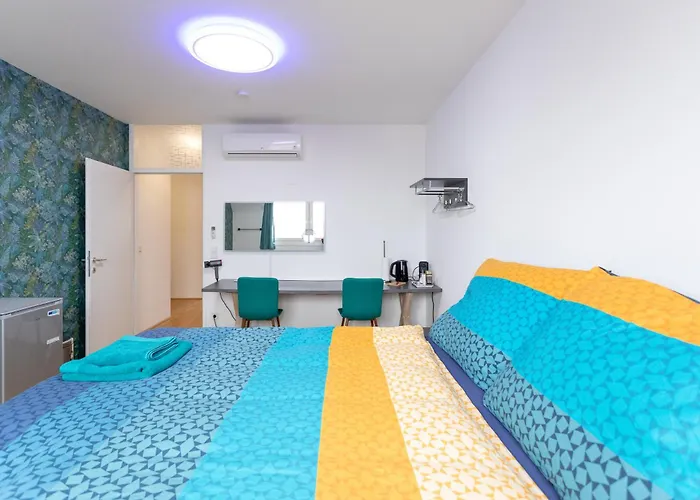 Private Room With Ac- Microwave, Personal Fridge & Metro Access - 7 Min To Center