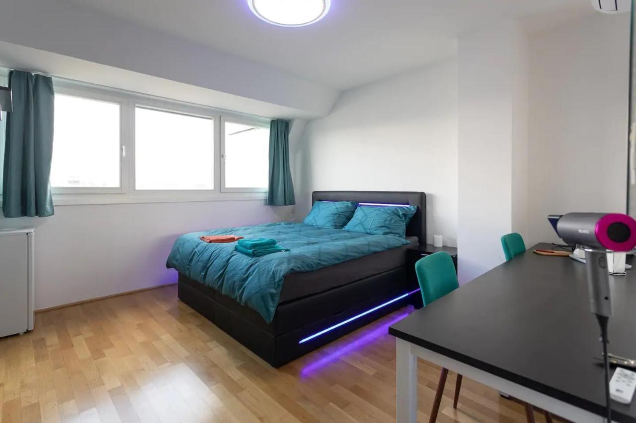 Homestay Private With Ac- Microwave, Personal Fridge & Metro Access - 7 Min To Center Vienna