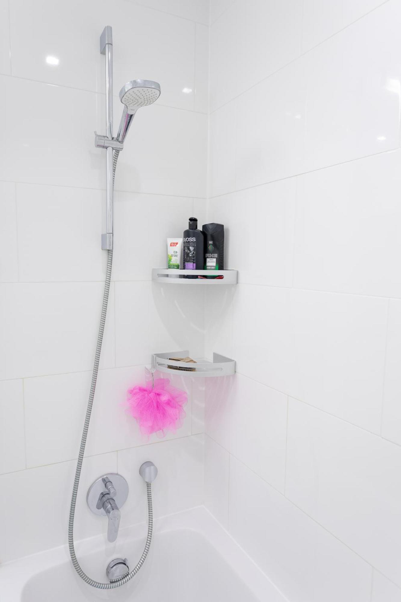 Homestay Private With Ac- Microwave, Personal Fridge & Metro Access - 7 Min To Center