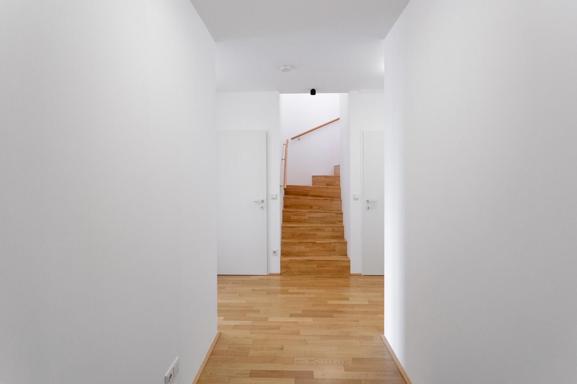 Private With Ac- Microwave, Personal Fridge & Metro Access - 7 Min To Center Homestay