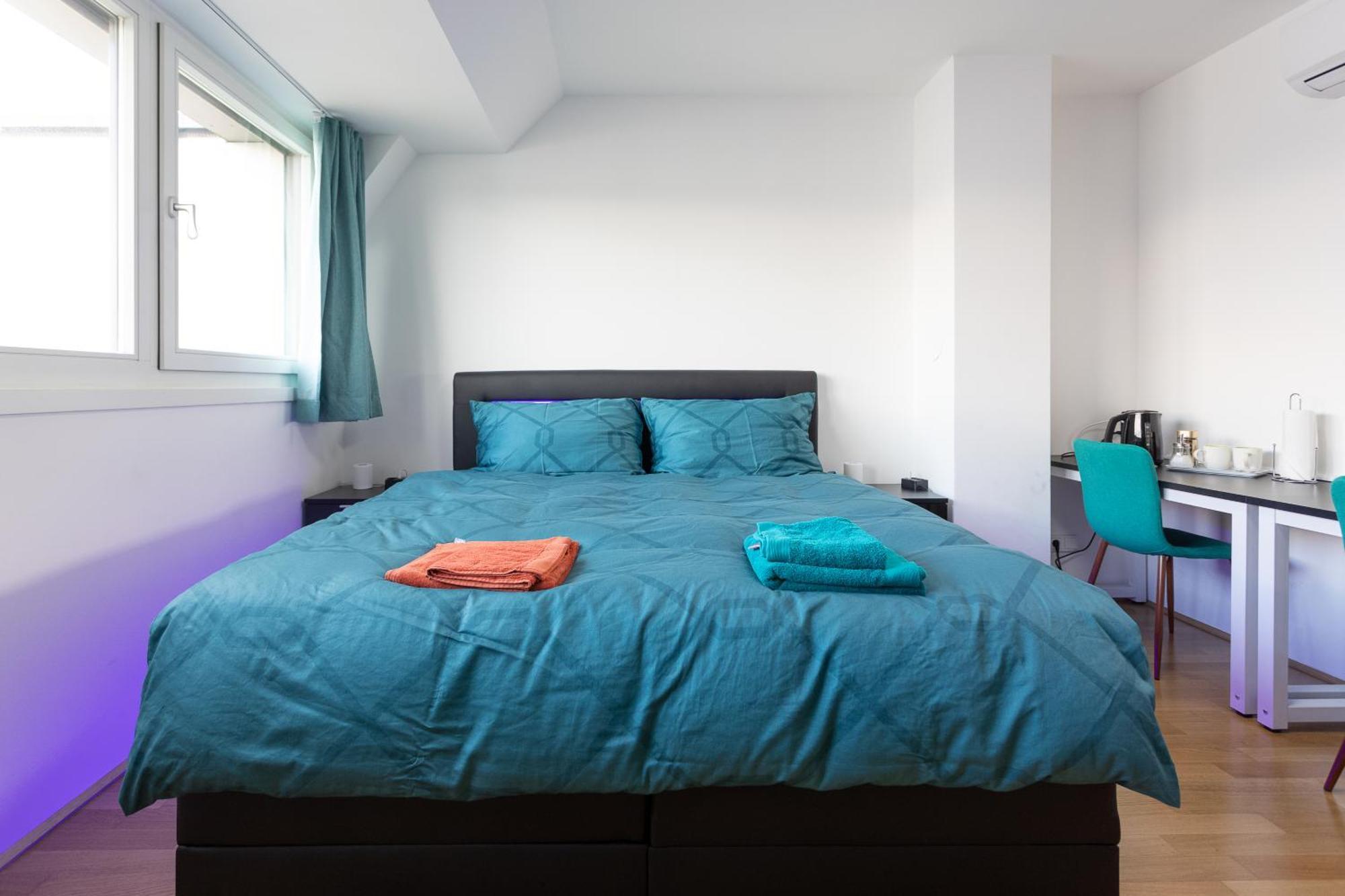 Homestay Private With Ac- Microwave, Personal Fridge & Metro Access - 7 Min To Center *