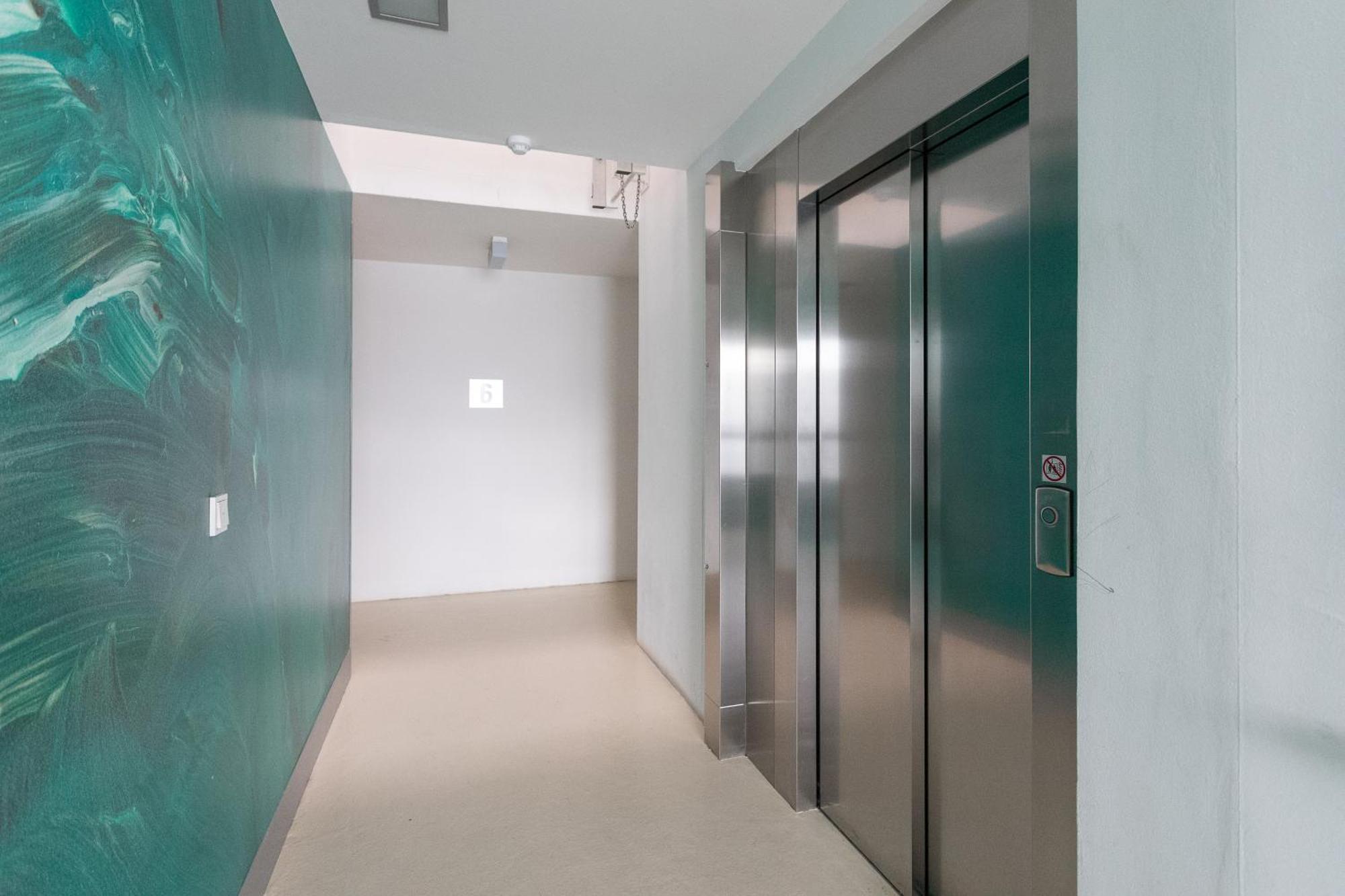 Private With Ac- Microwave, Personal Fridge & Metro Access - 7 Min To Center