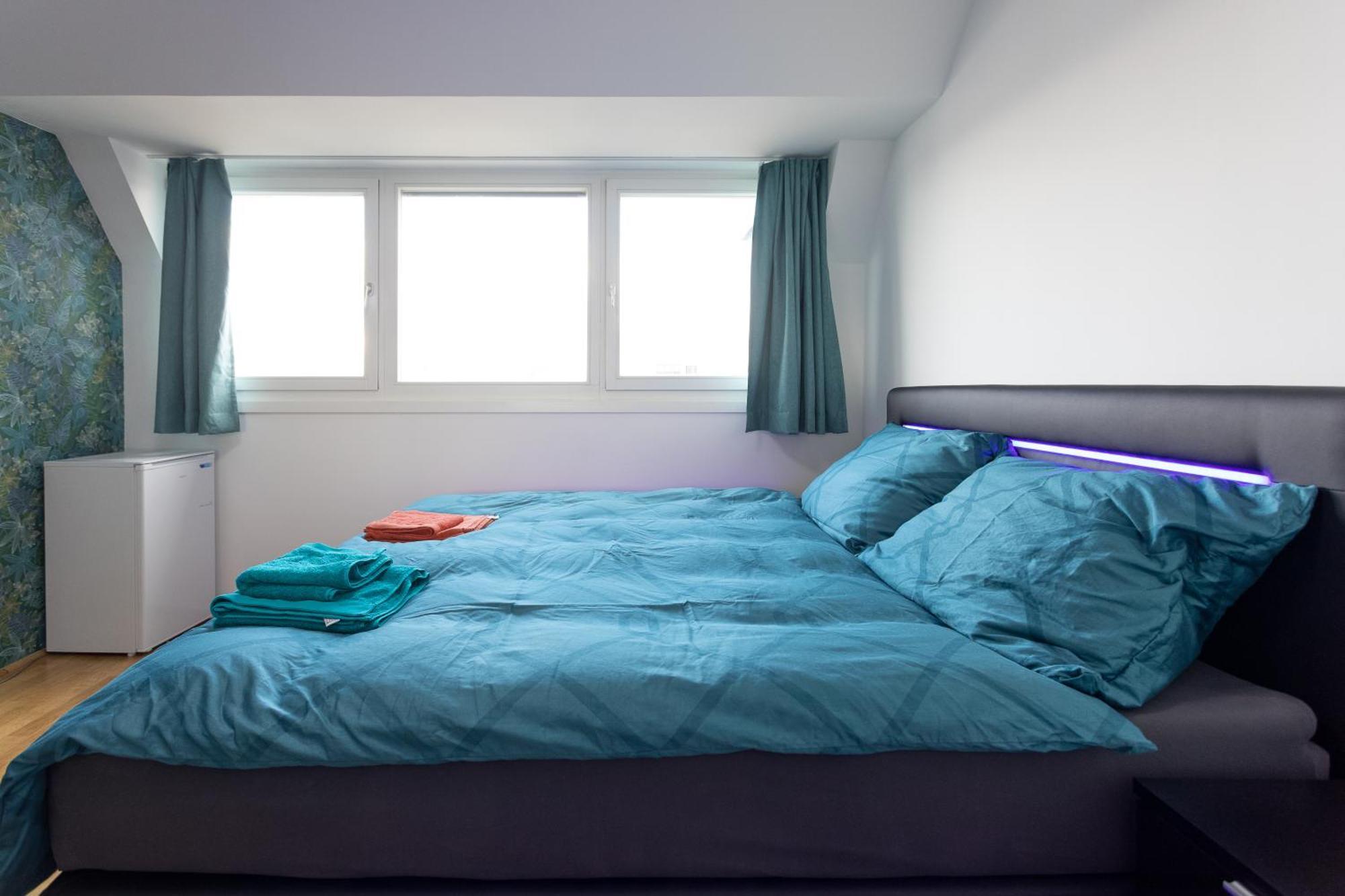 Homestay Private With Ac- Microwave, Personal Fridge & Metro Access - 7 Min To Center *