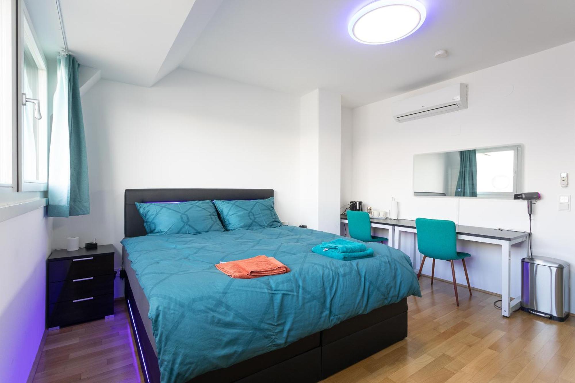 Private With Ac- Microwave, Personal Fridge & Metro Access - 7 Min To Center