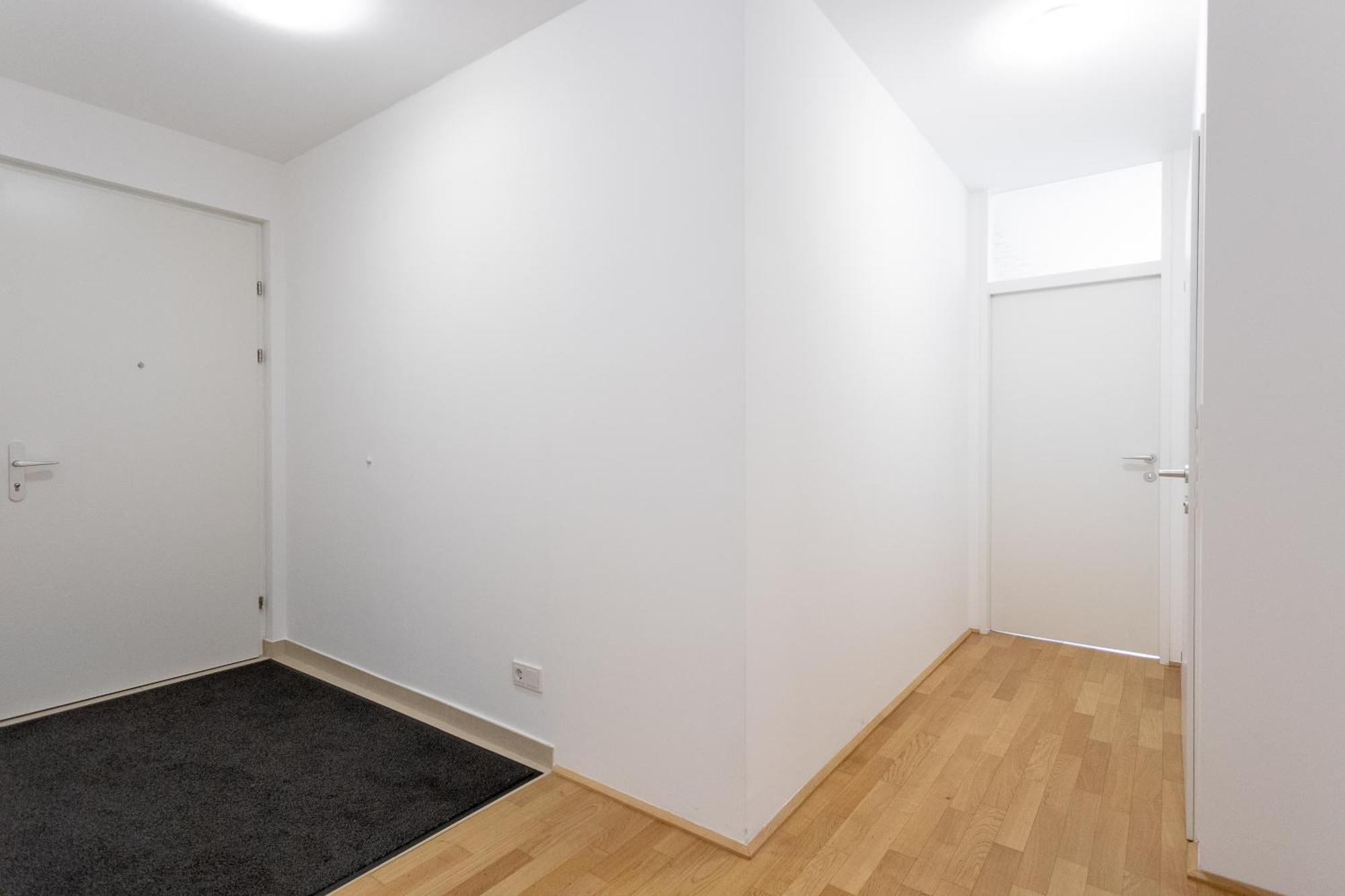 Homestay Private With Ac- Microwave, Personal Fridge & Metro Access - 7 Min To Center *